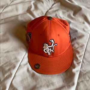 Red Monkey Lid size 57.5cm